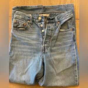 Levi’s Ribcage straight ankle size 25